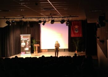 Teatro para los alumnos de los institutos de Santa Marta en el Día Internacional de la Mujer