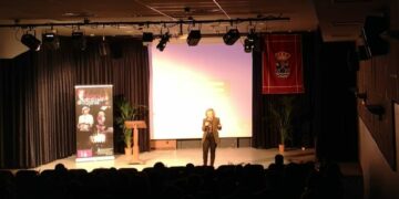 Teatro para los alumnos de los institutos de Santa Marta en el Día Internacional de la Mujer