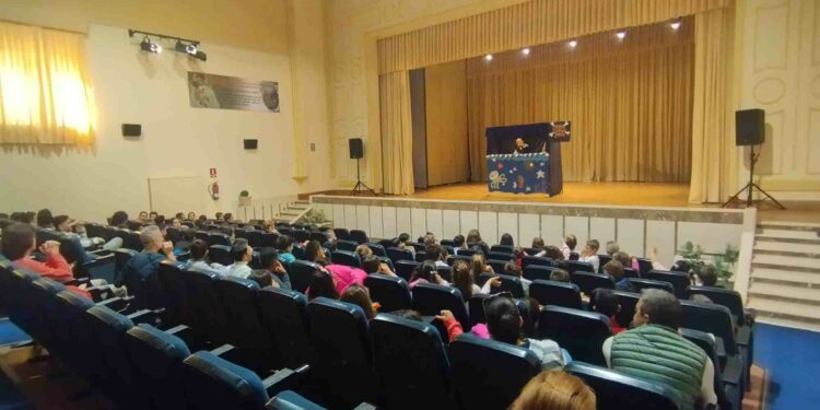 Los alumnos de Primaria de los colegios de Santa Marta disfrutan del teatro con los Circuitos Escénicos