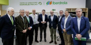 Fernández Mañueco visita el Centro de Operación Hidroeléctrico de Iberdrola en Carbajosa