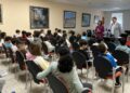 El alcalde de Cabrerizos enseña a los alumnos de 4º de Primaria del CRA La Flecha el Ayuntamiento, su funcionamiento y organización