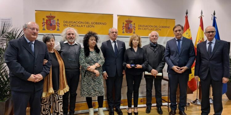 Encarnación Pérez recibe la Encomienda de la Orden del Mérito Civil a título póstumo por su labor como subdelegada del Gobierno en Salamanca