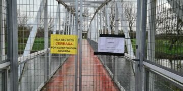 Las fuertes rachas de viento obligan a cerrar la Isla del Soto de Santa Marta y el Prado de la Vega y las instalaciones deportivas exteriores de Carbajosa