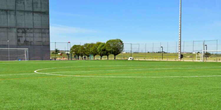 Villares invertirá 50.000 euros en la renovación del vallado del campo de fútbol municipal