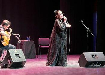 Martirio llena con su voz el Auditorio ‘Reina Berenguela’ de Villares