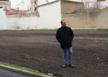 El material sobrante de la pavimentación permite acondicionar el aparcamiento de la calle Fontanica para 28 vehículos
