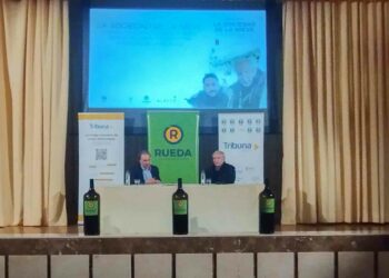 Pablo Vierci encandila al público con su cercanía y la narración de los entresijos de la ‘La sociedad de la nieve’