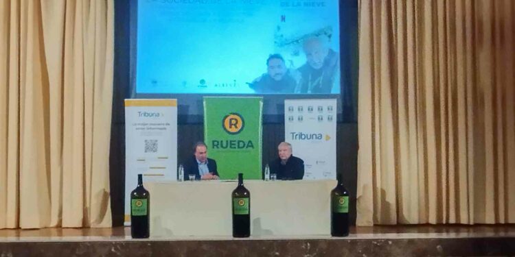 Pablo Vierci encandila al público con su cercanía y la narración de los entresijos de la ‘La sociedad de la nieve’