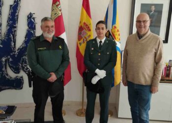Despedida y agradecimiento a la teniente del Puesto Principal de la Guardia Civil