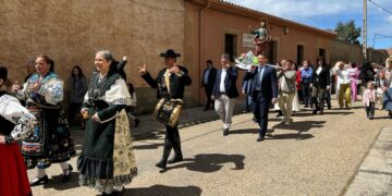 San Marcos brilla en Doñinos en su día grande al son de los bailes charros y el tamborilero