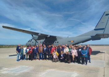 Los mayores de Santa Marta visitan las diferentes instalaciones y secciones de la Base Aérea de Matacán