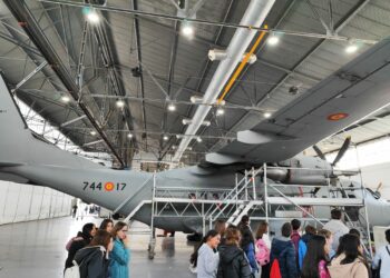 La Base Aérea de Matacán abre sus puertas a los escolares del colegio Miguel Hernández