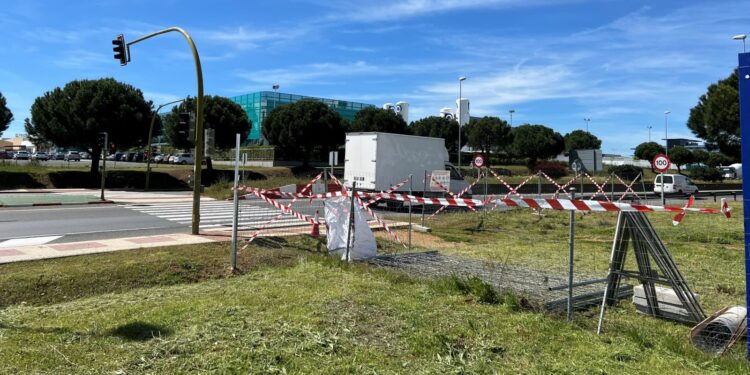 Comienzan las obras de la ‘esperada’ pasarela peatonal de unión entre los polígonos El Montalvo I y El Montalvo III en la SA-20