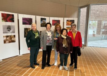 Doscientos vecinos de Carbajosa ‘descubren’ el nuevo Centro Cultural en la jornada de puertas abiertas