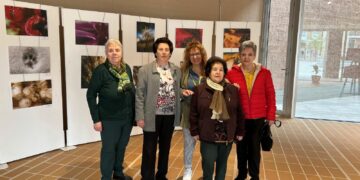 Doscientos vecinos de Carbajosa ‘descubren’ el nuevo Centro Cultural en la jornada de puertas abiertas