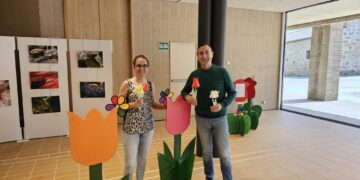 Carbajosa se suma a la celebración del Día Mundial del Parkinson con tulipanes de colores