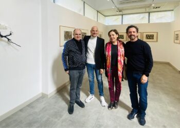 Una reflexión sobre la identidad en la expo ‘Rooted’ de Concha Sáez en Santa Marta