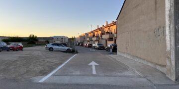 La pavimentación de la calle Empedrada y el cambio a sentido único de la calle La Hacienda completan la ordenación del casco urbano de Villamayor