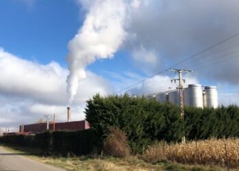 La Junta revisará la autorización ambiental de la fábrica de grasas para solucionar el problema de la emisión de malos olores que genera en Villamayor