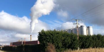 La Junta revisará la autorización ambiental de la fábrica de grasas para solucionar el problema de la emisión de malos olores que genera en Villamayor