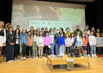 Villamayor aplaude el estreno del corto que refleja la fiesta del ‘Lunes de Aguas’