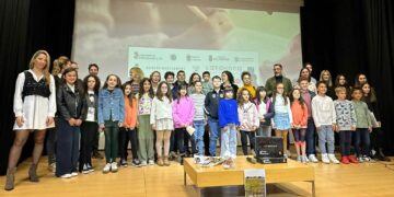 Villamayor aplaude el estreno del corto que refleja la fiesta del ‘Lunes de Aguas’