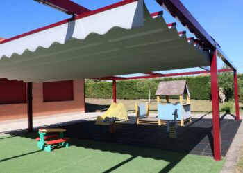 Carrascal renueva la guardería municipal con sombras en la zona de juegos exterior y mejoras en el interior de las instalaciones