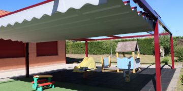 Carrascal renueva la guardería municipal con sombras en la zona de juegos exterior y mejoras en el interior de las instalaciones