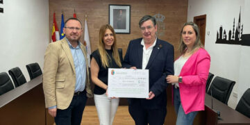 Castellanos entrega a la AECC los más de 2.600 euros recaudados en la I Marcha Solidaria contra el Cáncer