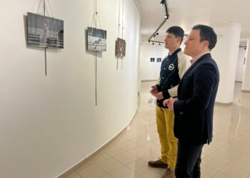 El fotógrafo Pedro Torres expone ‘Entre calles y plazas: retratos urbanos de Salamanca’