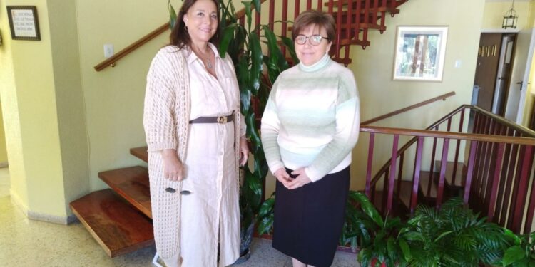 El proyecto ‘Madre Ave’ ofrece orientación y asesoramiento a los usuarios del centro materno infantil