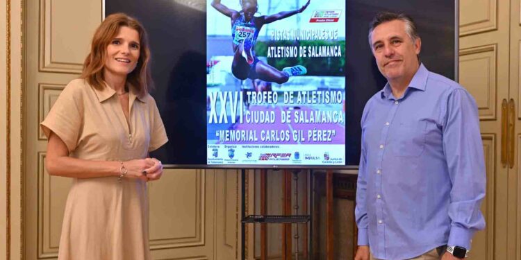 Almudena Parres y Casimiro Blanco en la presentación del trofeo de atletismo.