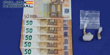 Detenido un joven que portaba 320 euros y dos bolsas con MMDA