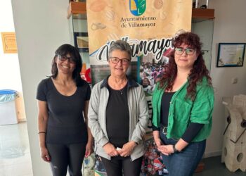 Villamayor entrega la recaudación de la comida solidaria de las fiestas a ASALU