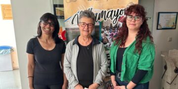 Villamayor entrega la recaudación de la comida solidaria de las fiestas a ASALU