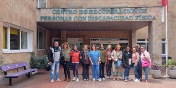 Los alumnos del programa ‘Atención Sociosanitaria’ visitan el CRMF para conocer las instalaciones y el trabajo que se realiza en el centro