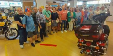 Los alumnos del Centro de Educación de Adultos visitan el Museo del Grabado y el Museo de la Moto