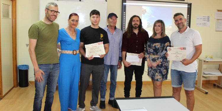 Carlos Montero gana el XXVIII Certamen de Pintura ‘Cabrerizos, paisajes y rincones urbanos’ con su obra ‘La Reja’