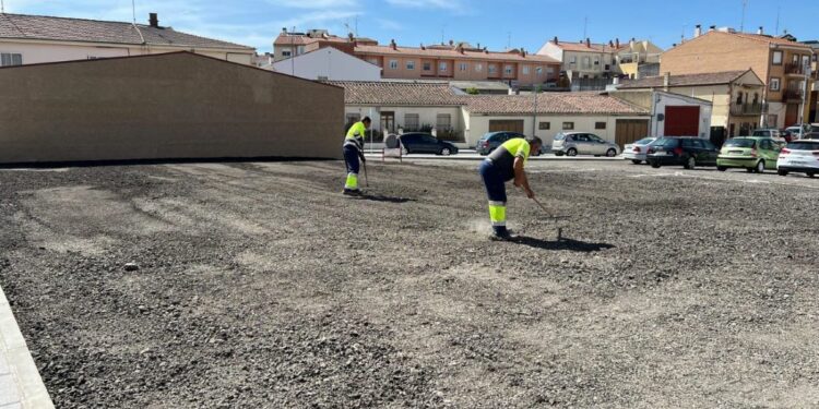 Carbajosa amplía el aparcamiento público del centro urbano con una docena de nuevas plazas