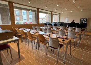 El Aula de Informática de Carbajosa ofrece talleres temáticos para organizar un viaje o a buscar empleo con herramientas digitales