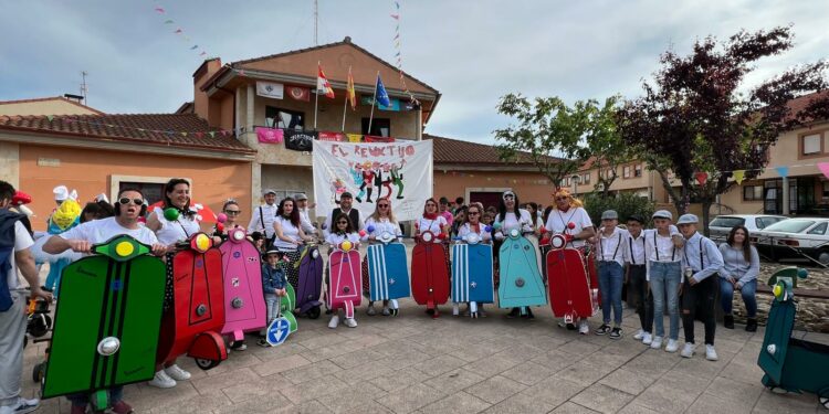 La campeona de España de Short Truck abre las fiestas de San Miguel arropada por el color y la diversión de los disfraces de las peñas