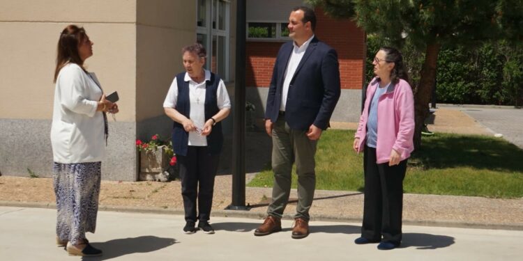 Santa Marta firma un nuevo convenio con las Carmelitas San José para ayudarlas a mantener los servicios básicos de los diez niños que acogen