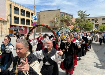 Cientos de vecinos arropan a la Virgen de los Remedios en la celebración de su día grande