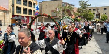 Cientos de vecinos arropan a la Virgen de los Remedios en la celebración de su día grande