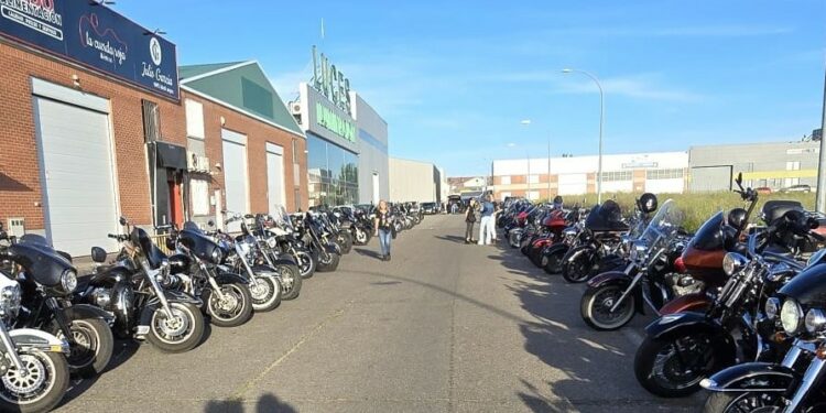 300 moteros rugen en Villares