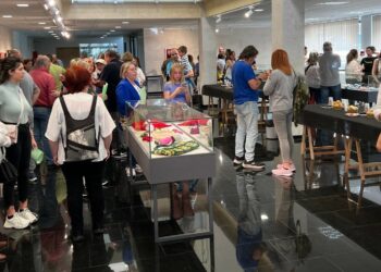 Los 400 alumnos de los talleres culturales de Villares despiden el curso con la exposición de sus trabajos