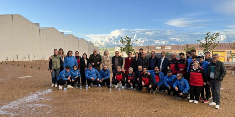 Villares estrena las nuevas pistas de petanca municipales