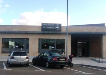 Villares inaugura el bar-restaurante de las piscinas municipales con una tarde de fiesta para los vecinos