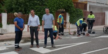 Los alumnos del programa ‘Aldeatejada Accesible’ completarán los rebajes en 24 puntos de la urbanización El Soto