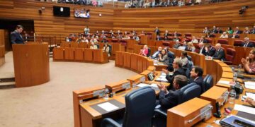 Fernández Mañueco anuncia una reducción de medio punto en el IRPF